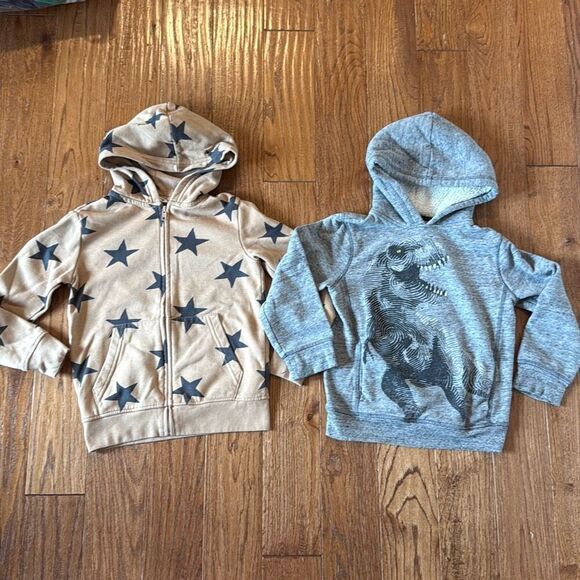 Bundle H&M and Sonoma Star and dinosaur print hoodie sweaters 6 - Picture 2 of 7